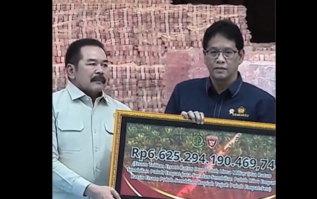 Kejagung menyerahkan uang rampasan dan denda administratif penyalahgunaan kawasan hutan senilai Rp 6,6 triliun kepada negara. (Tangkap layar youtube Biro Sekretariat Presiden)
